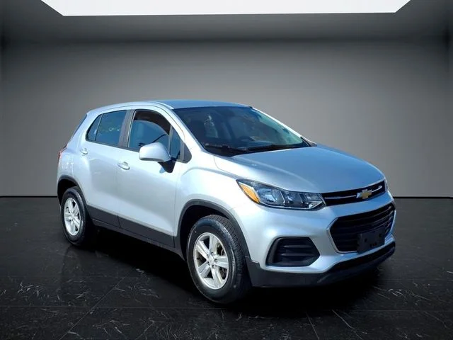 Used 2017 Silver Chevrolet LS image 5