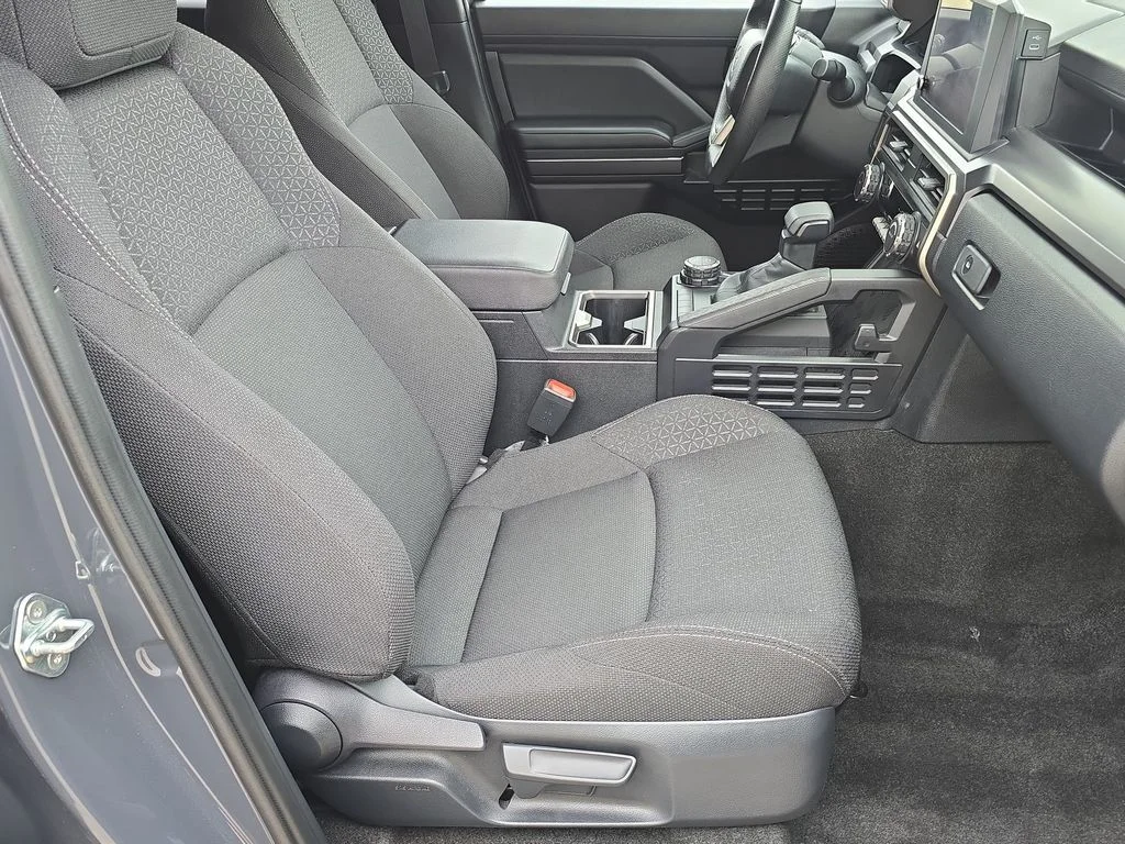 Used 2025  Toyota SR5 image 38