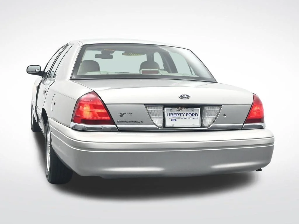 Used 2006 Silver Ford LX image 8