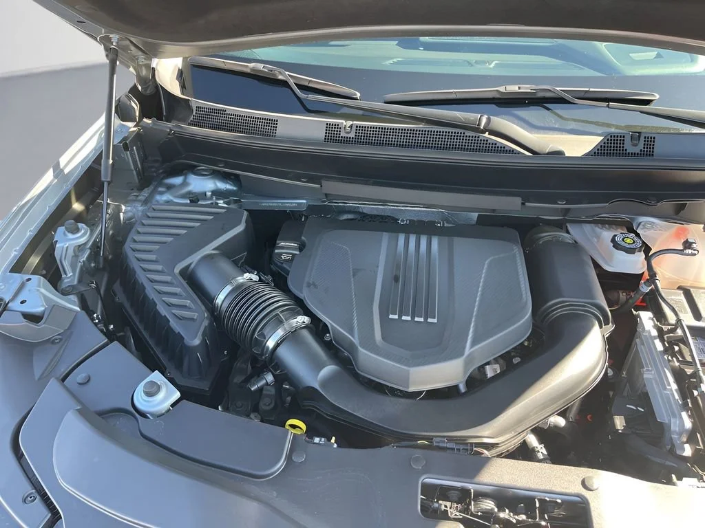 Used 2025 Sterling Metallic GMC Elevation image 32