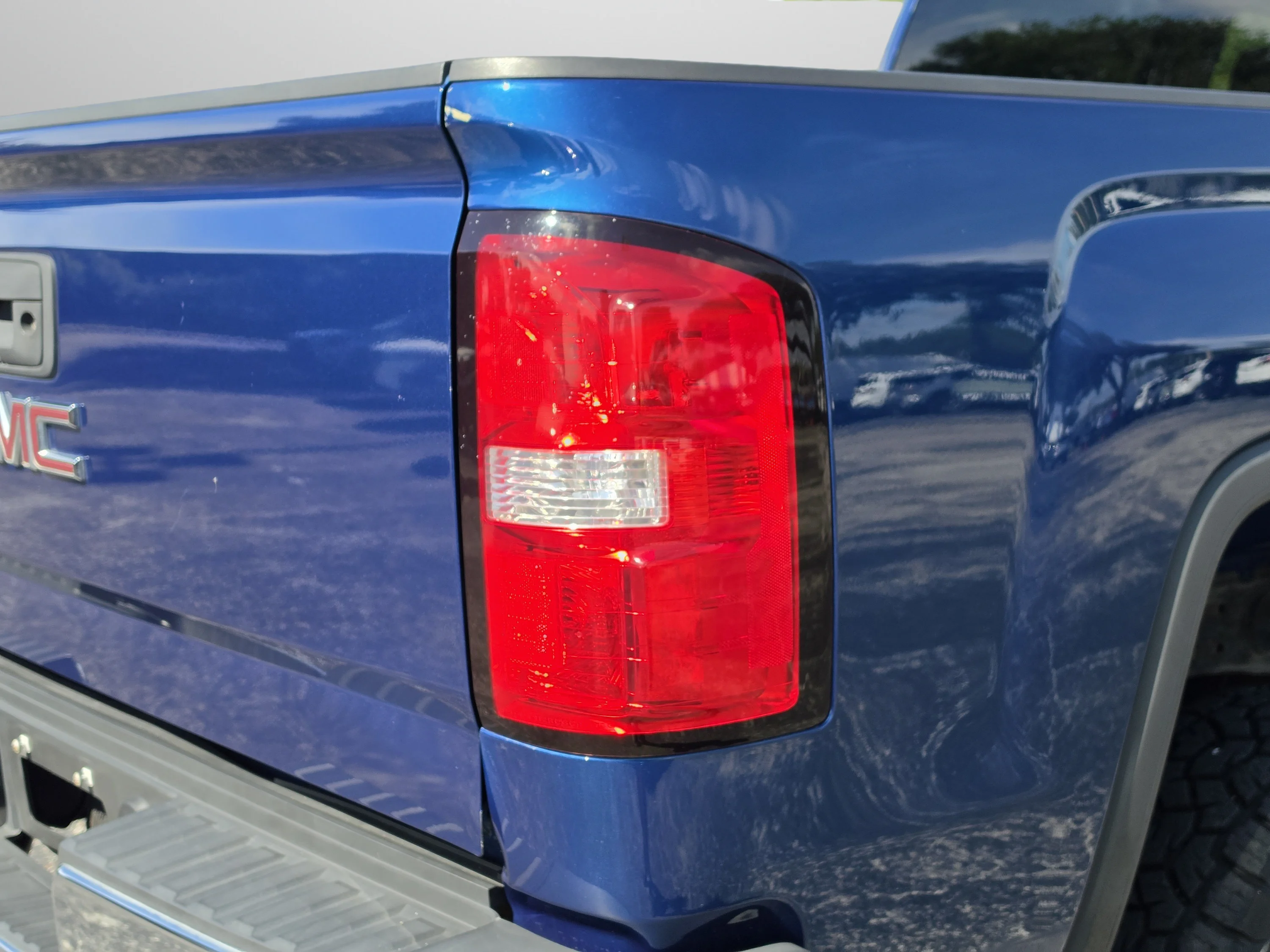 Used 2018 Stone Blue Metallic GMC Base image 14