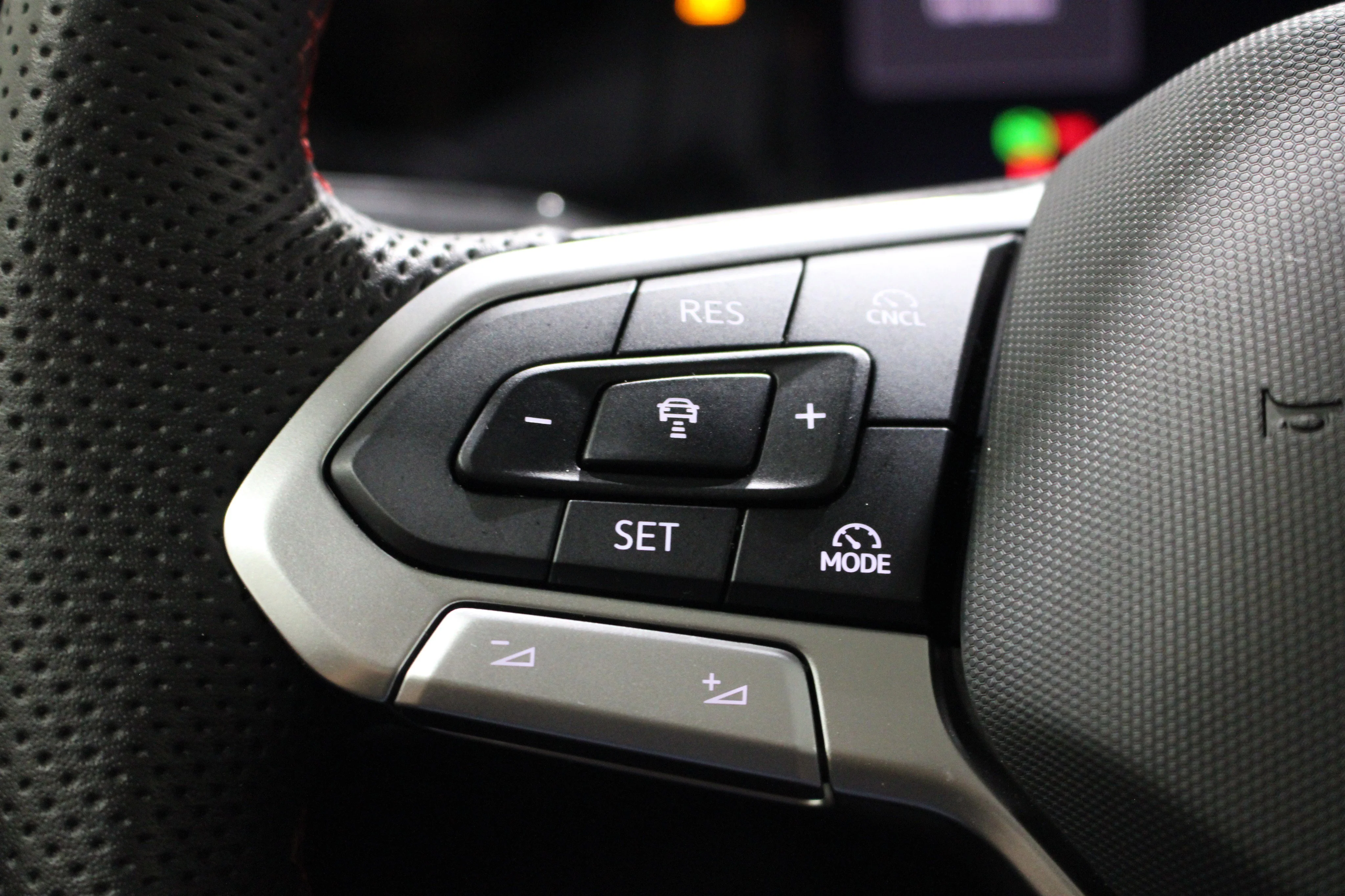 2025 Volkswagen Golf GTI SE - Photo 12