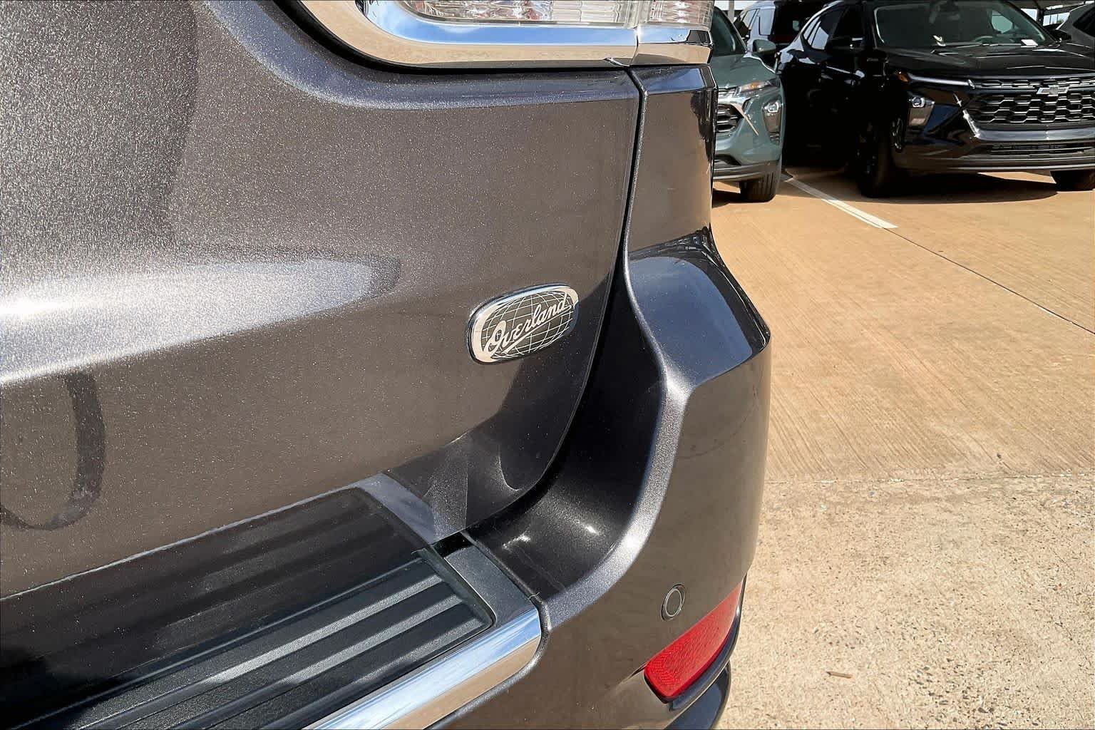 Used 2020 Granite Crystal Metallic Clearcoat Jeep Overland image 9