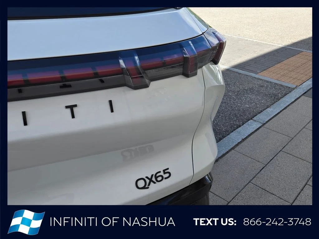 New 2027 2T RAD WHT INFINITI Autograph AWD image 13