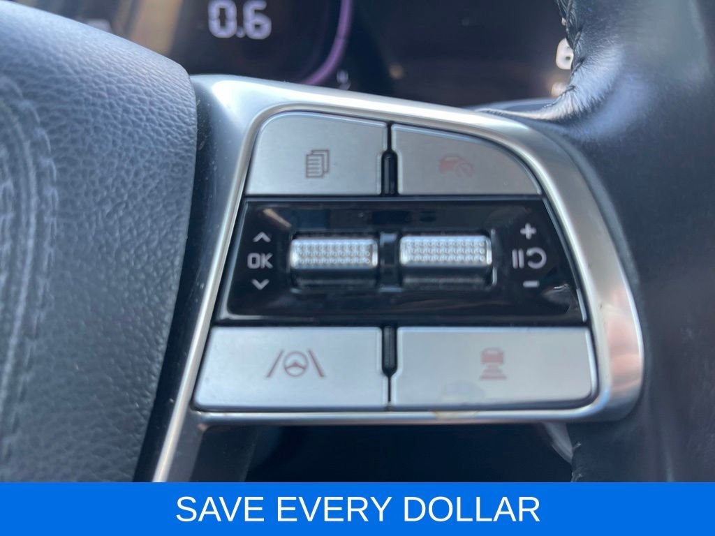 Used 2023 White Kia S image 21