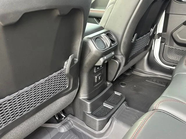 New 2026 Bright White Clearcoat Jeep Rubicon X image 28