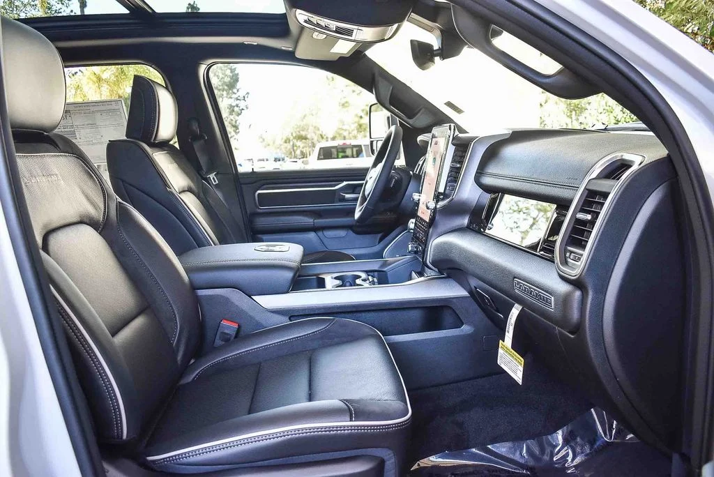 New 2026 Ivory White Tri-Coat Pearl-Coat Exterior Paint RAM Laramie image 18
