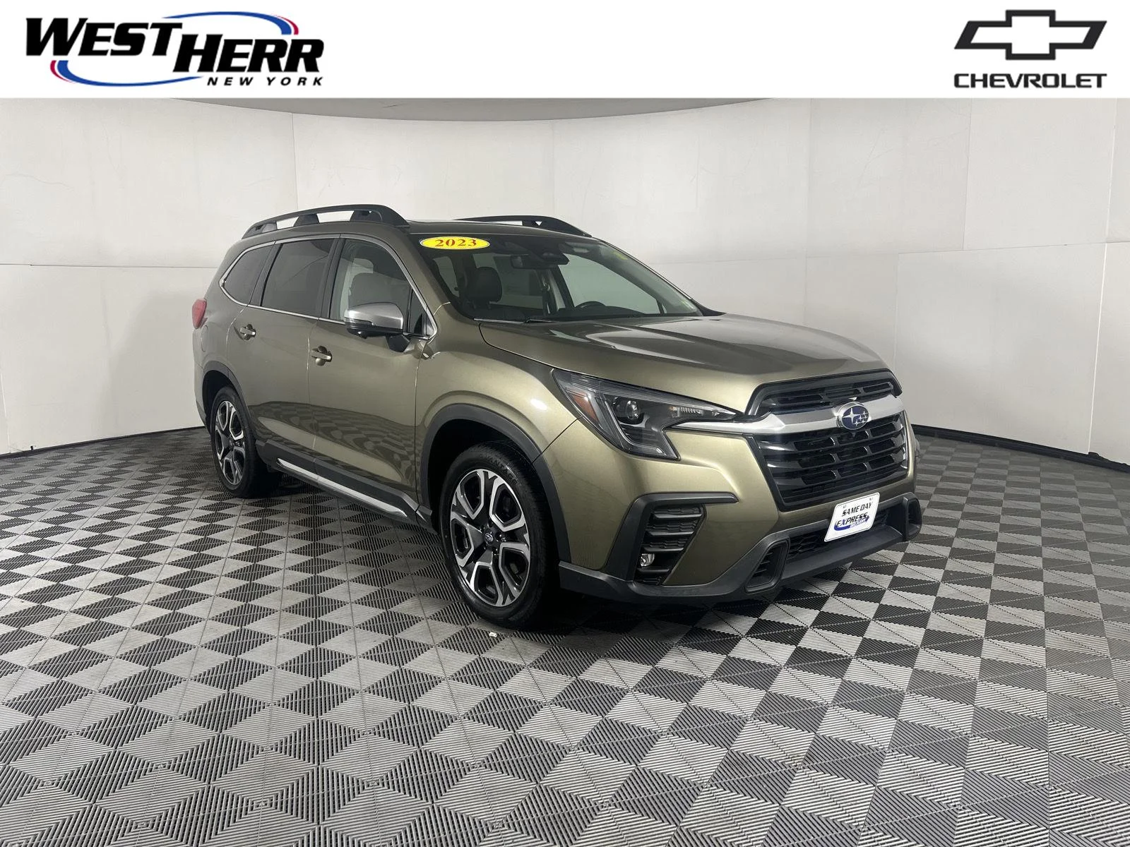 Used 2023 Autumn Green Metallic Subaru Limited image 1