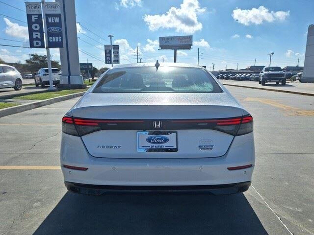 Used 2023 Platinum White Pearl Honda Touring image 4