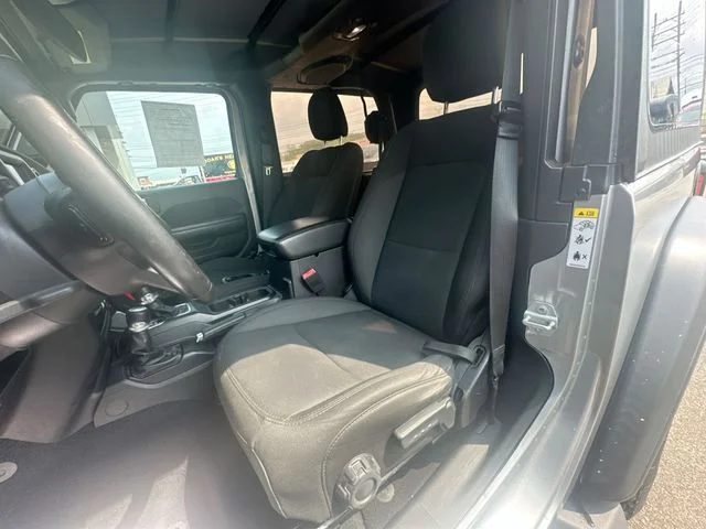 Used 2018 Silver Jeep Sport S image 13