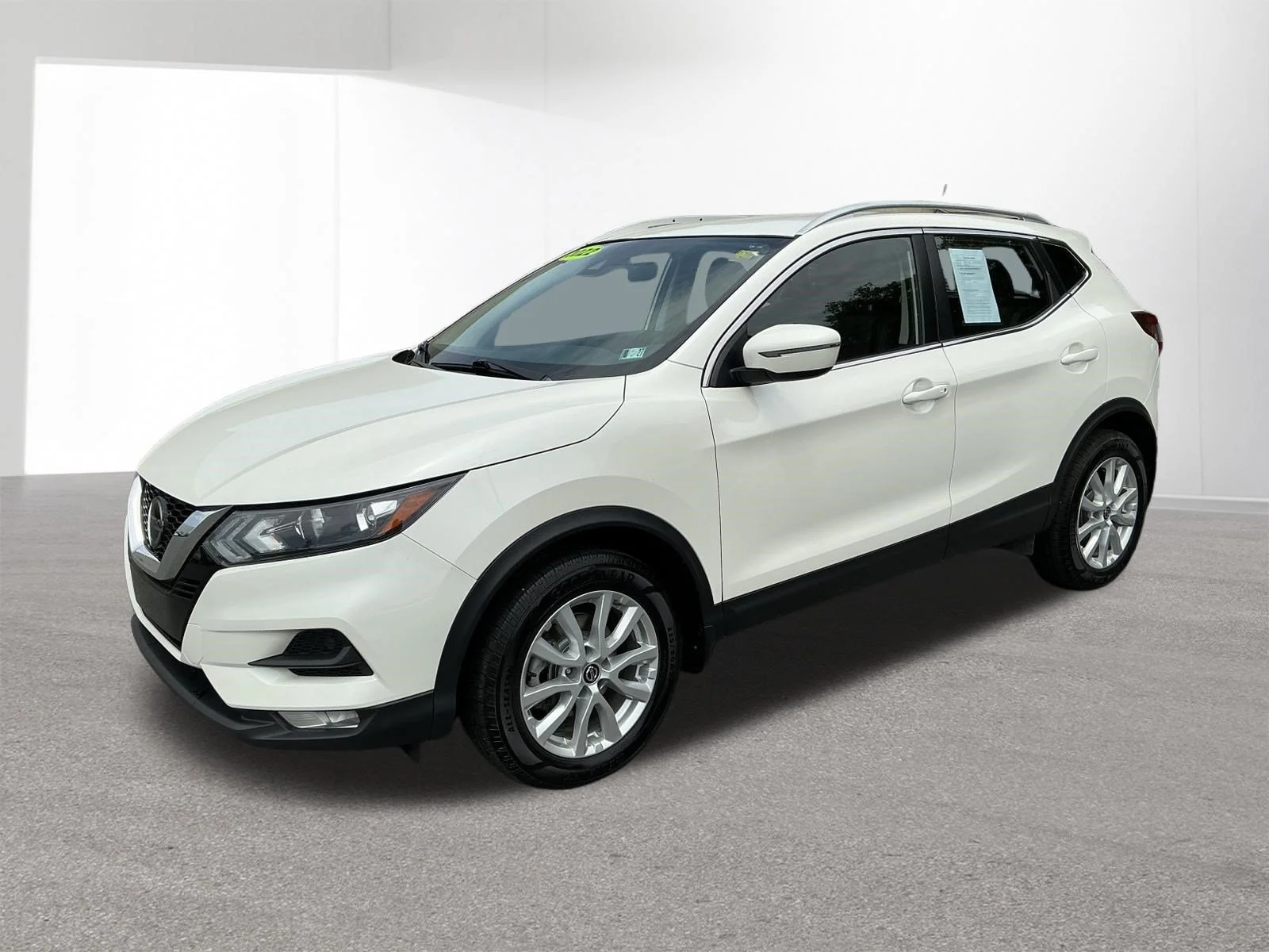 Used 2022 Pearl White Tricoat Nissan SV image 7
