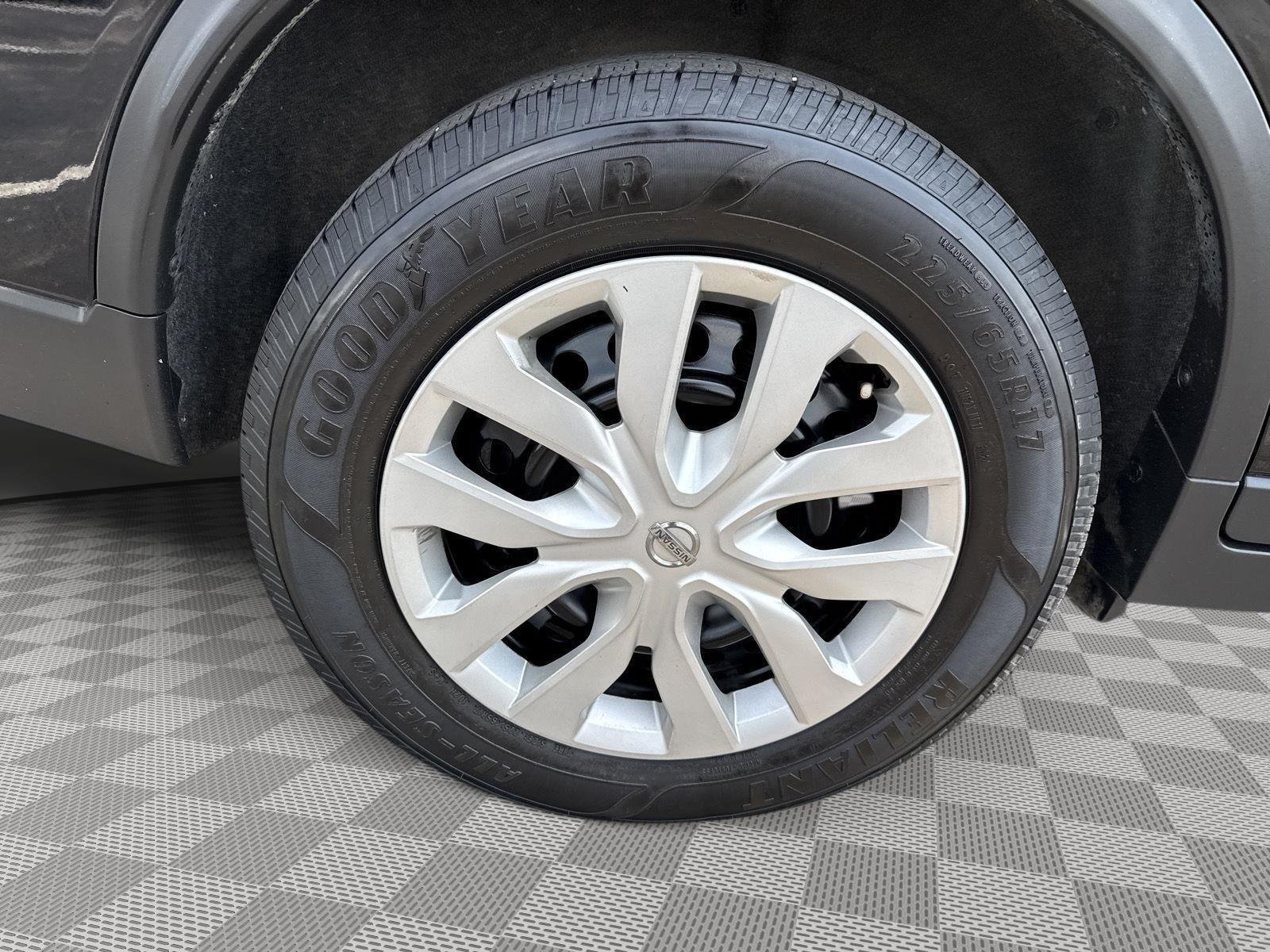 Used 2020 Magnetic Black Pearl Nissan S image 7