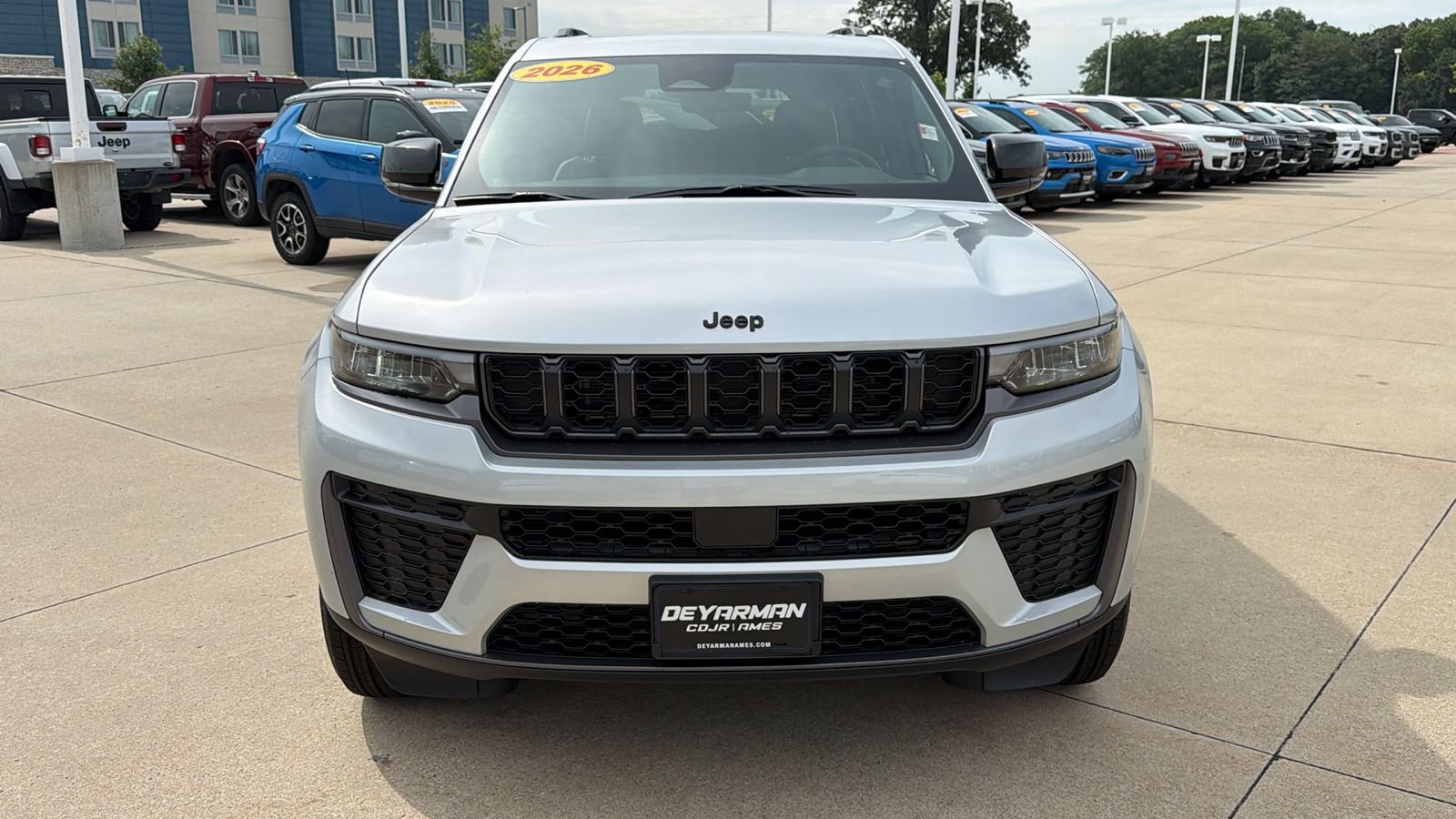 New 2026 Silver Zynith Exterior Paint Jeep Altitude image 3