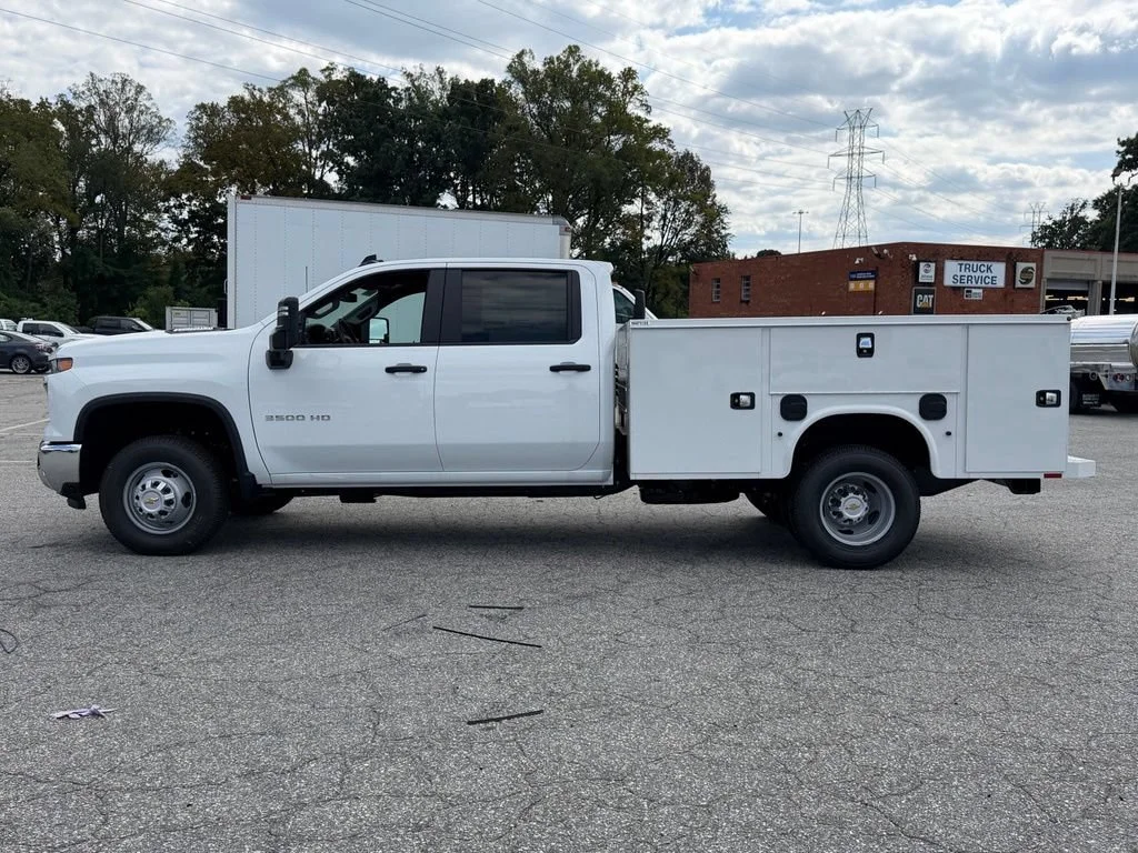 New 2026 Summit White Chevrolet Work Truck image 7