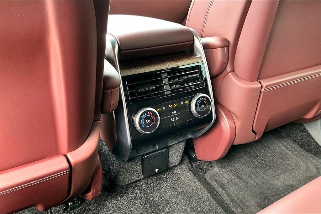 Certified Used 2025 Fuji White Land Rover SE image 10