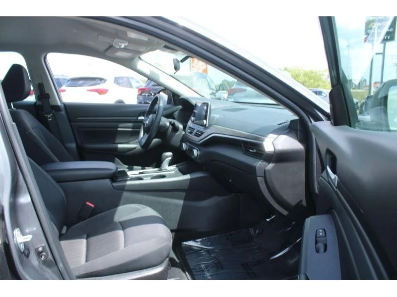 2025 Nissan Altima SV - Photo 11