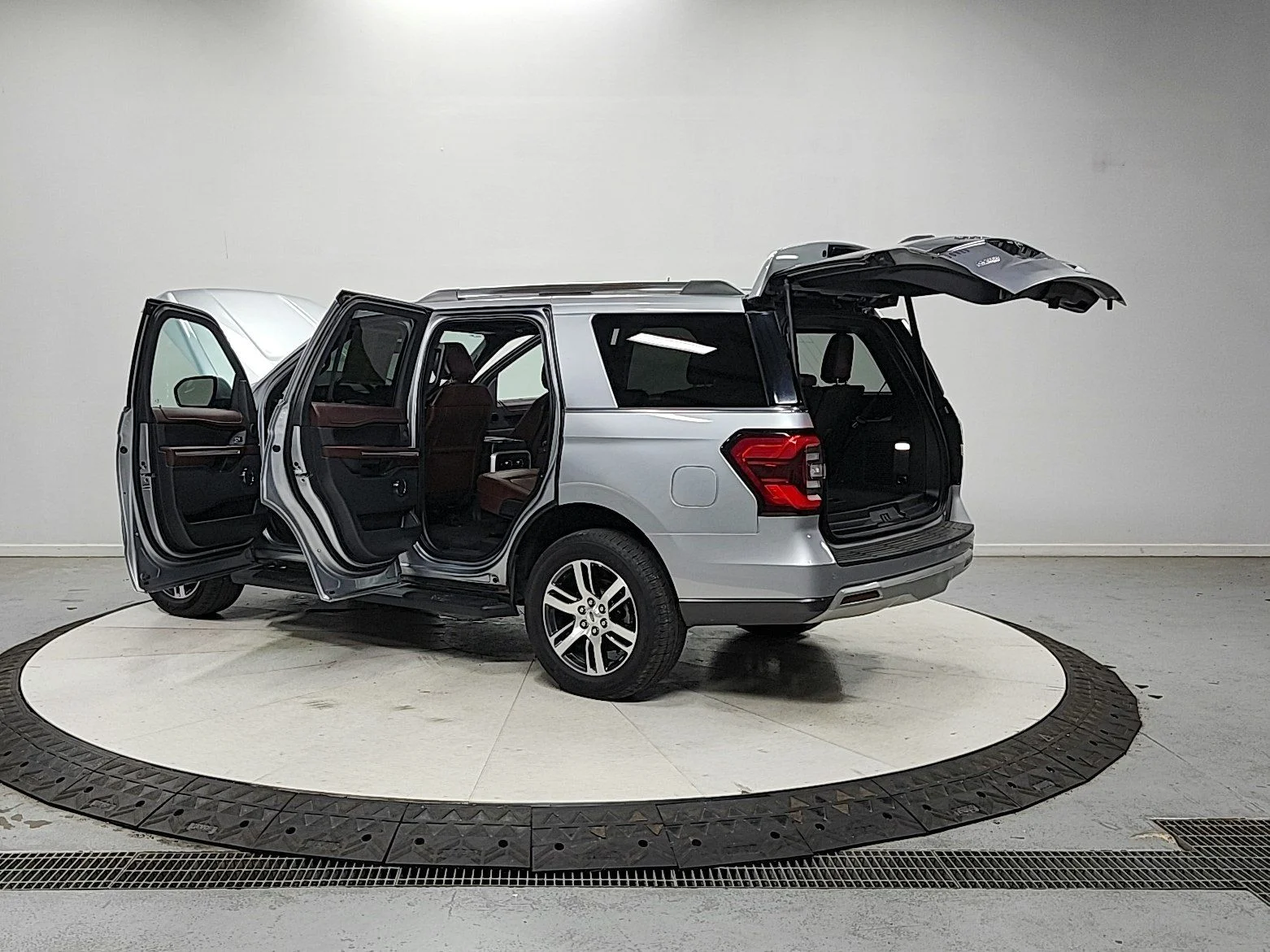 Used 2024 Silver Ford Limited image 14