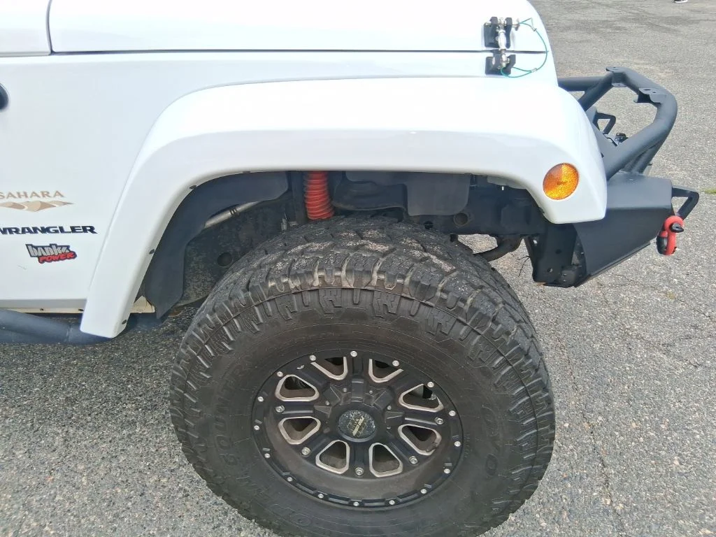 Used 2012 White Jeep Sahara image 13