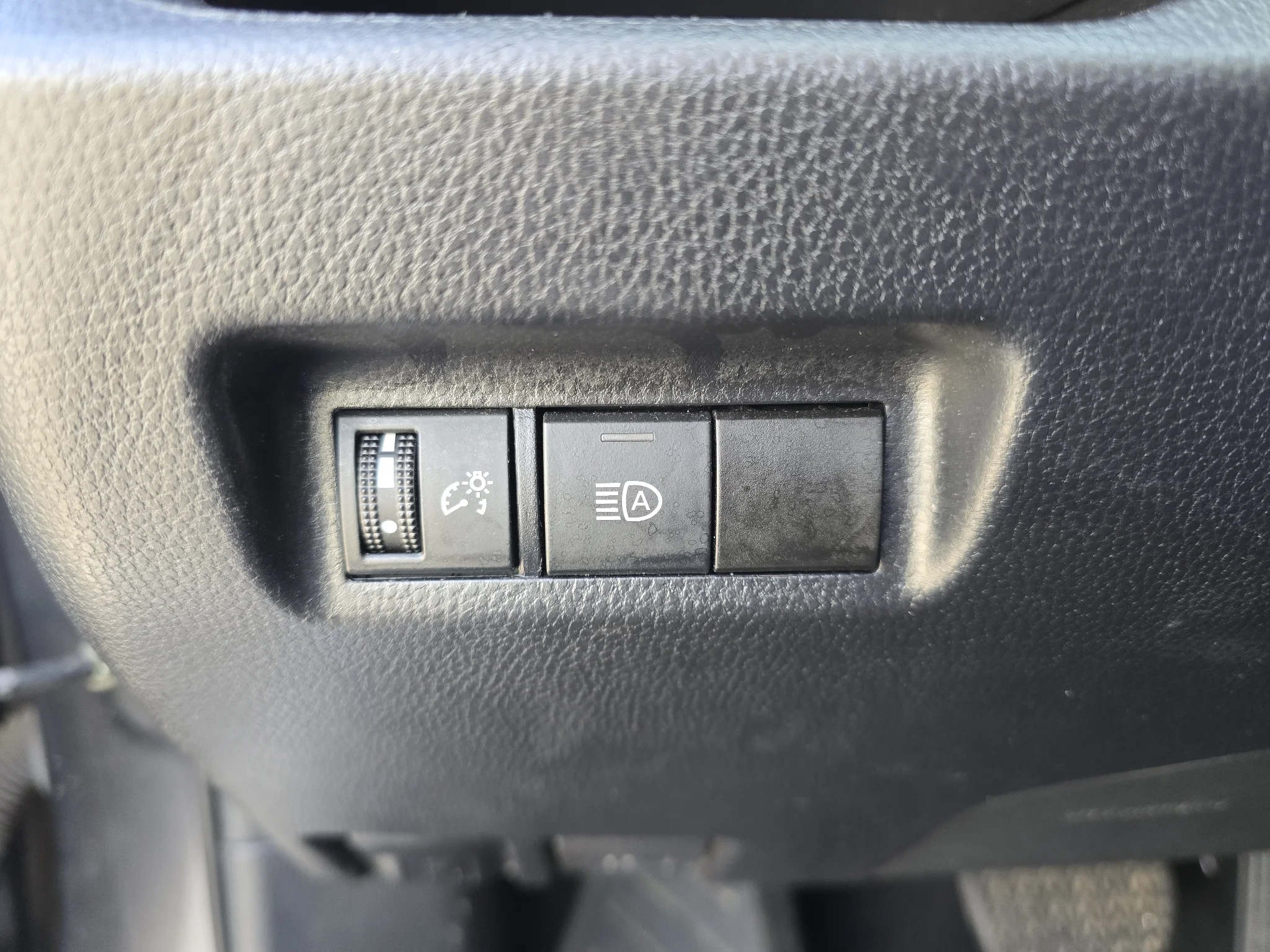 Used 2021 Magnetic Gray Metallic Toyota XLE image 18
