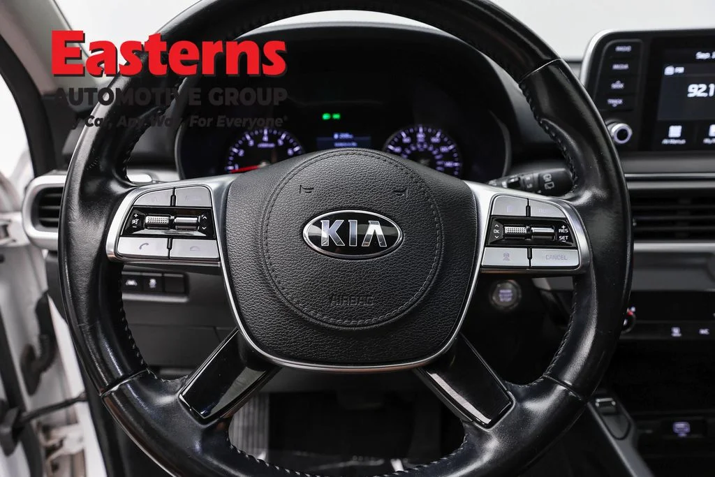 Used 2020 White Kia S image 10