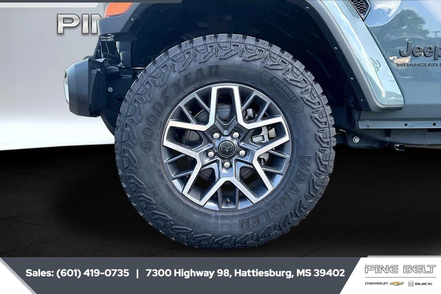 Used 2026 anvil clearcoat Jeep Sahara image 7