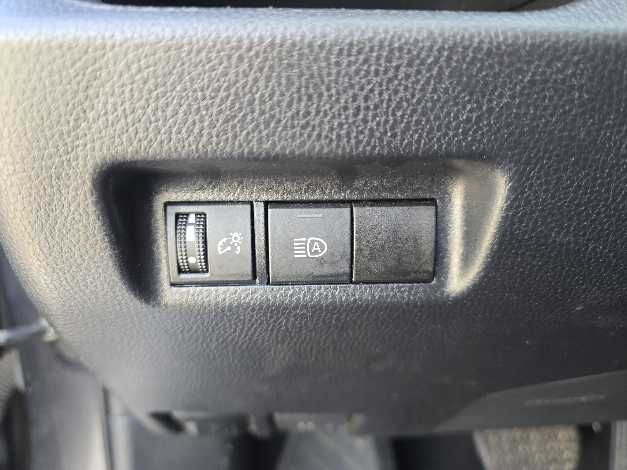 Used 2021 Magnetic Gray Metallic Toyota XLE image 18