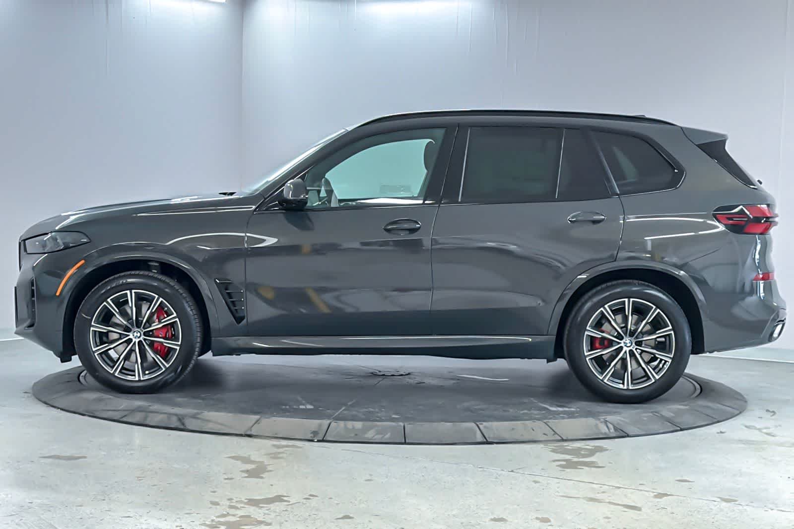 New 2026 Dravit Grey Metallic BMW xDrive40i image 5