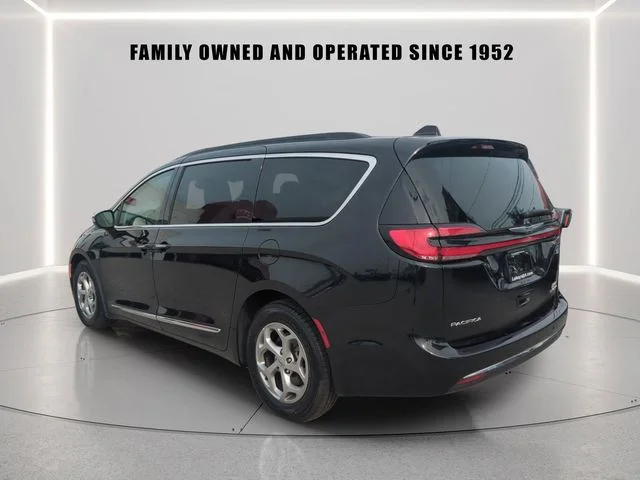 Used 2023 Black Chrysler Limited image 3