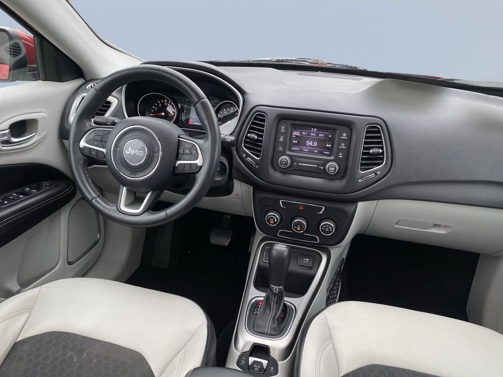 Used 2018 Redline Pearlcoat Jeep Latitude image 15