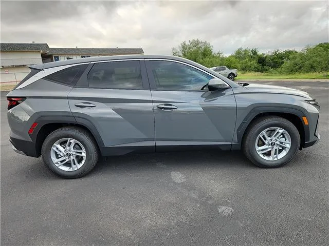 New 2026 Hampton Gray Hyundai SE image 5