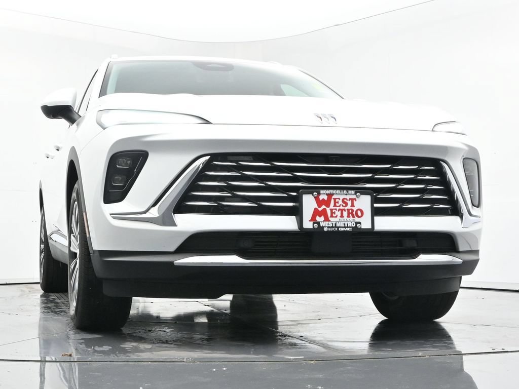 Used 2025 Summit White Buick Preferred image 30