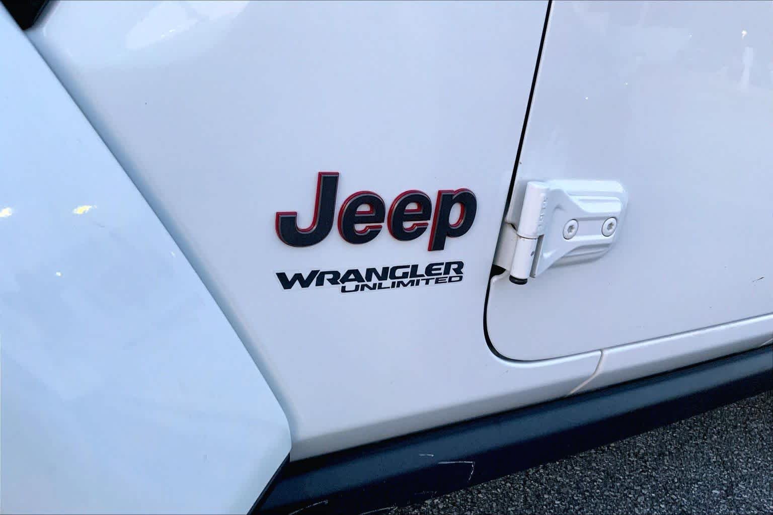 Used 2019 Bright White Clearcoat Jeep Rubicon image 28