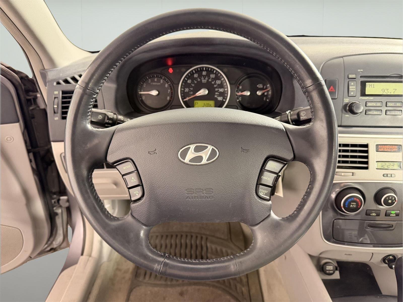 Used 2007 Golden Beige Hyundai SE image 25