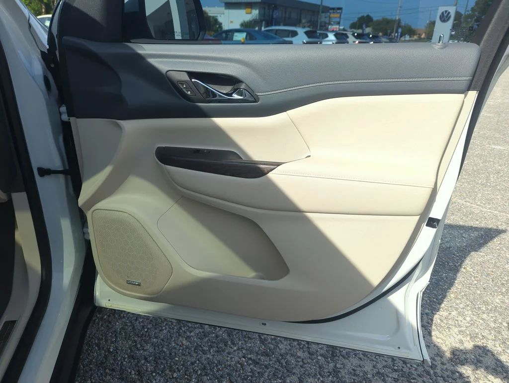 Used 2021 White GMC Denali image 39