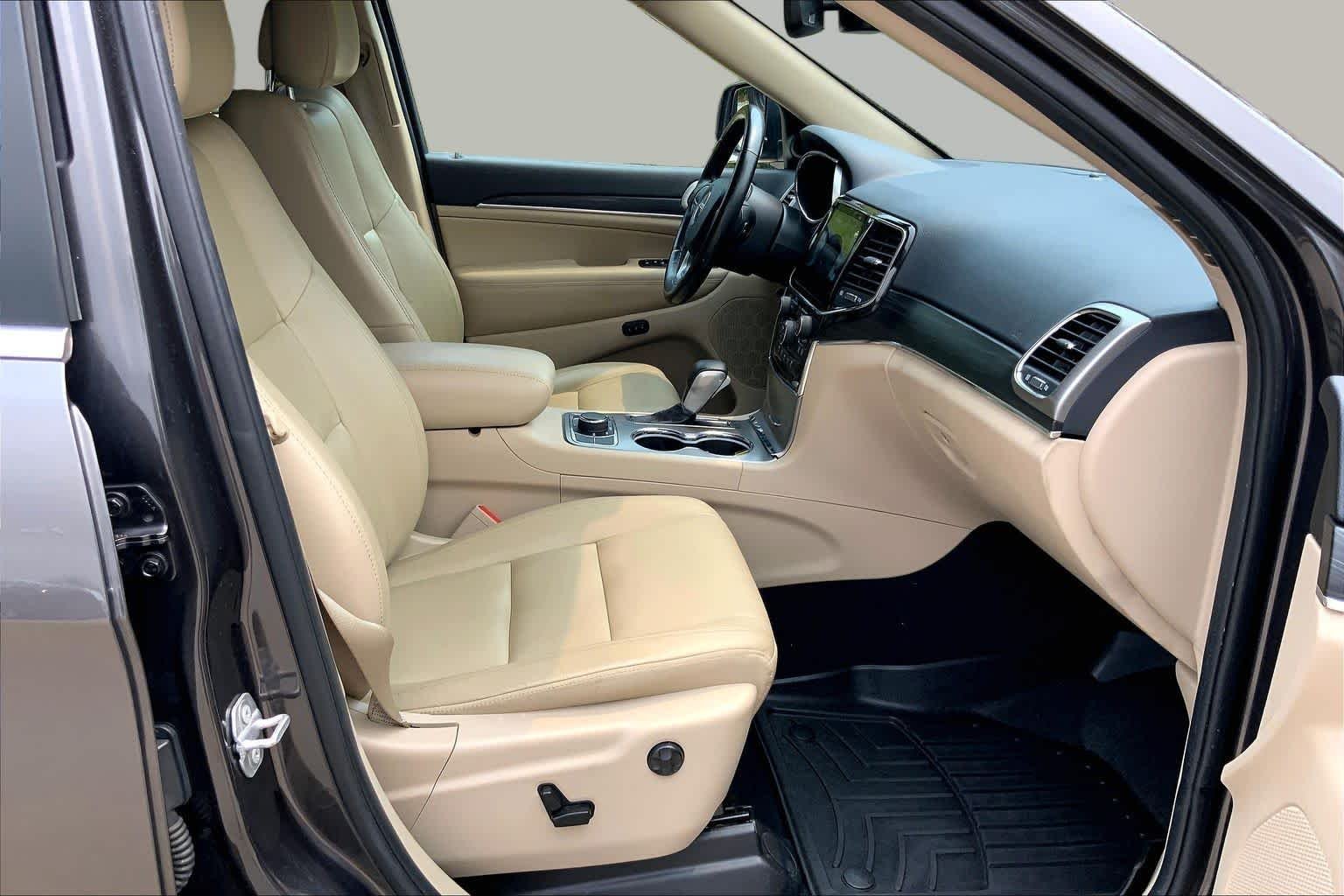 Used 2020 Granite Crystal Metallic Clearcoat Jeep Limited image 9