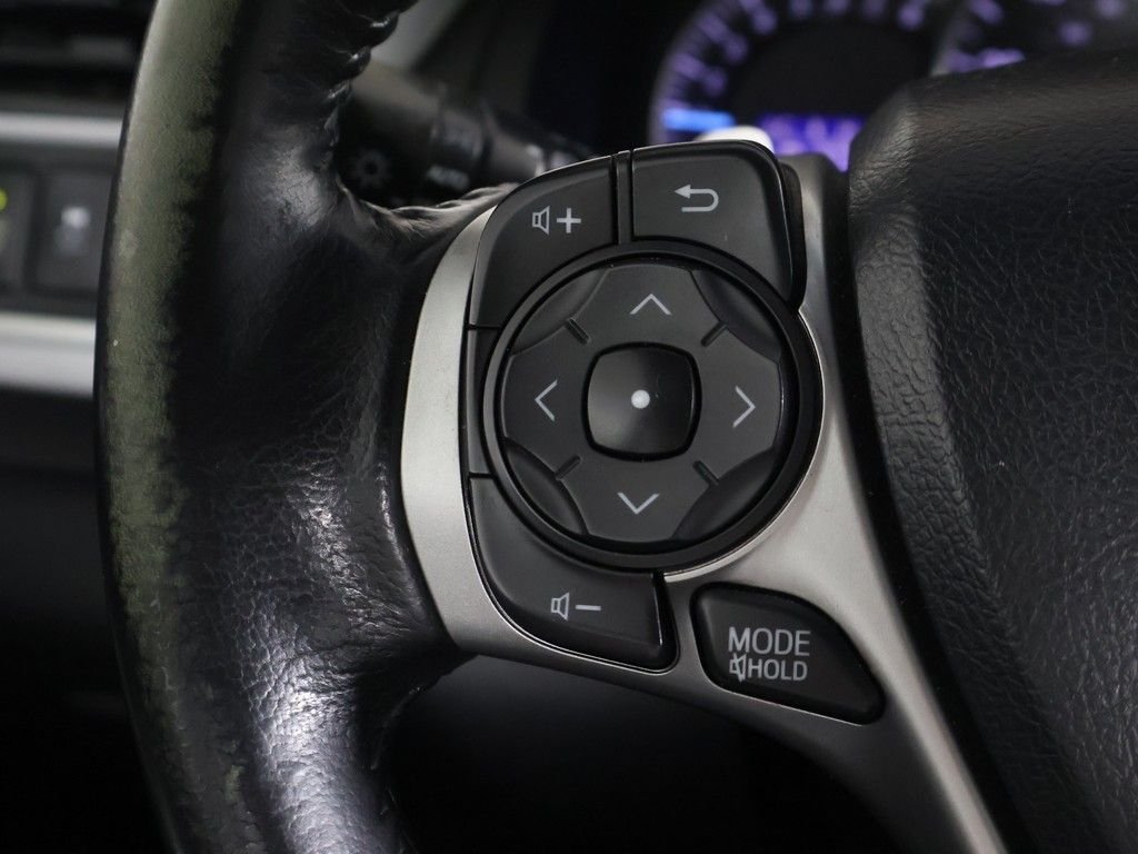 Used 2013 Silver Toyota SE image 38