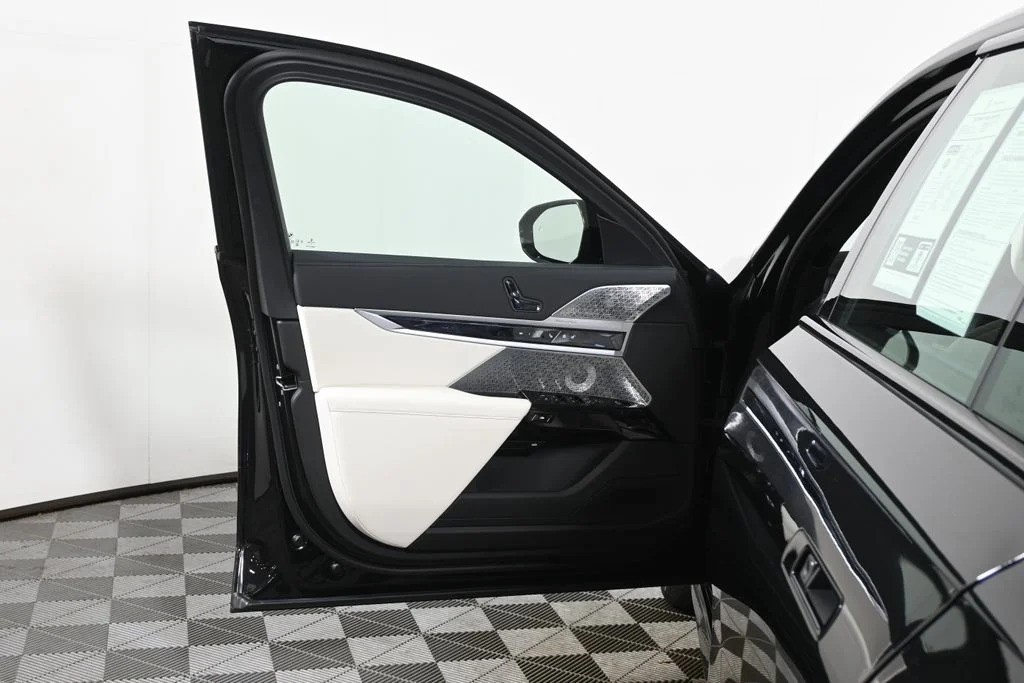 Certified Used 2023 Black BMW 760i xDrive image 27