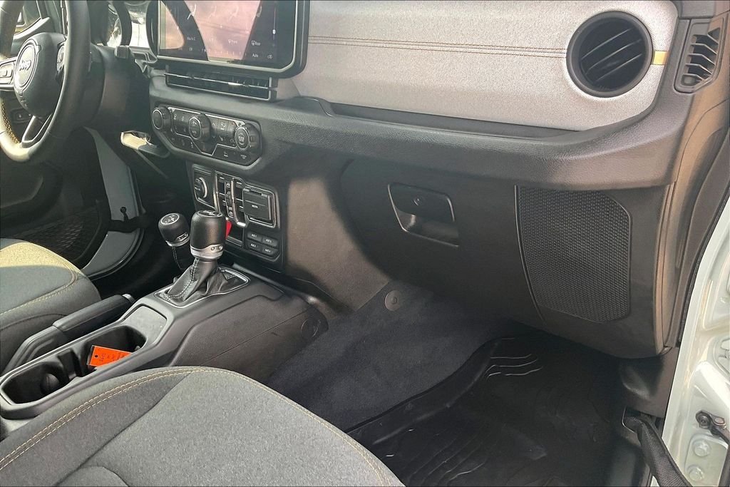 Used 2024  Jeep Sport S image 14