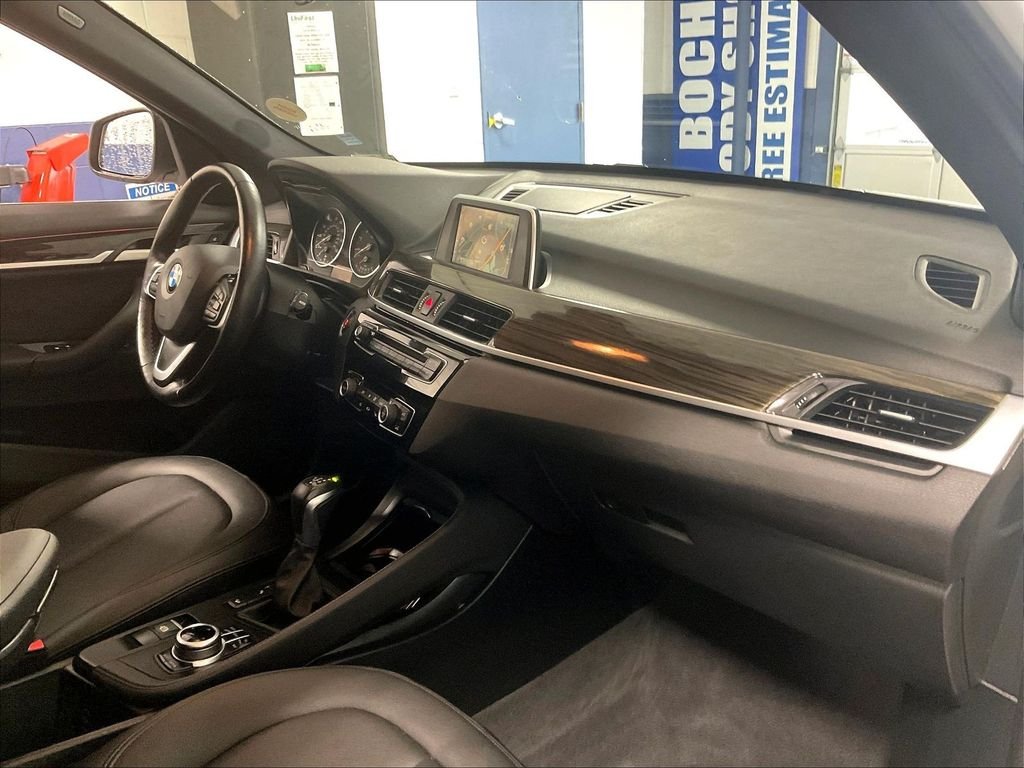 Used 2017 White BMW xDrive28i image 14