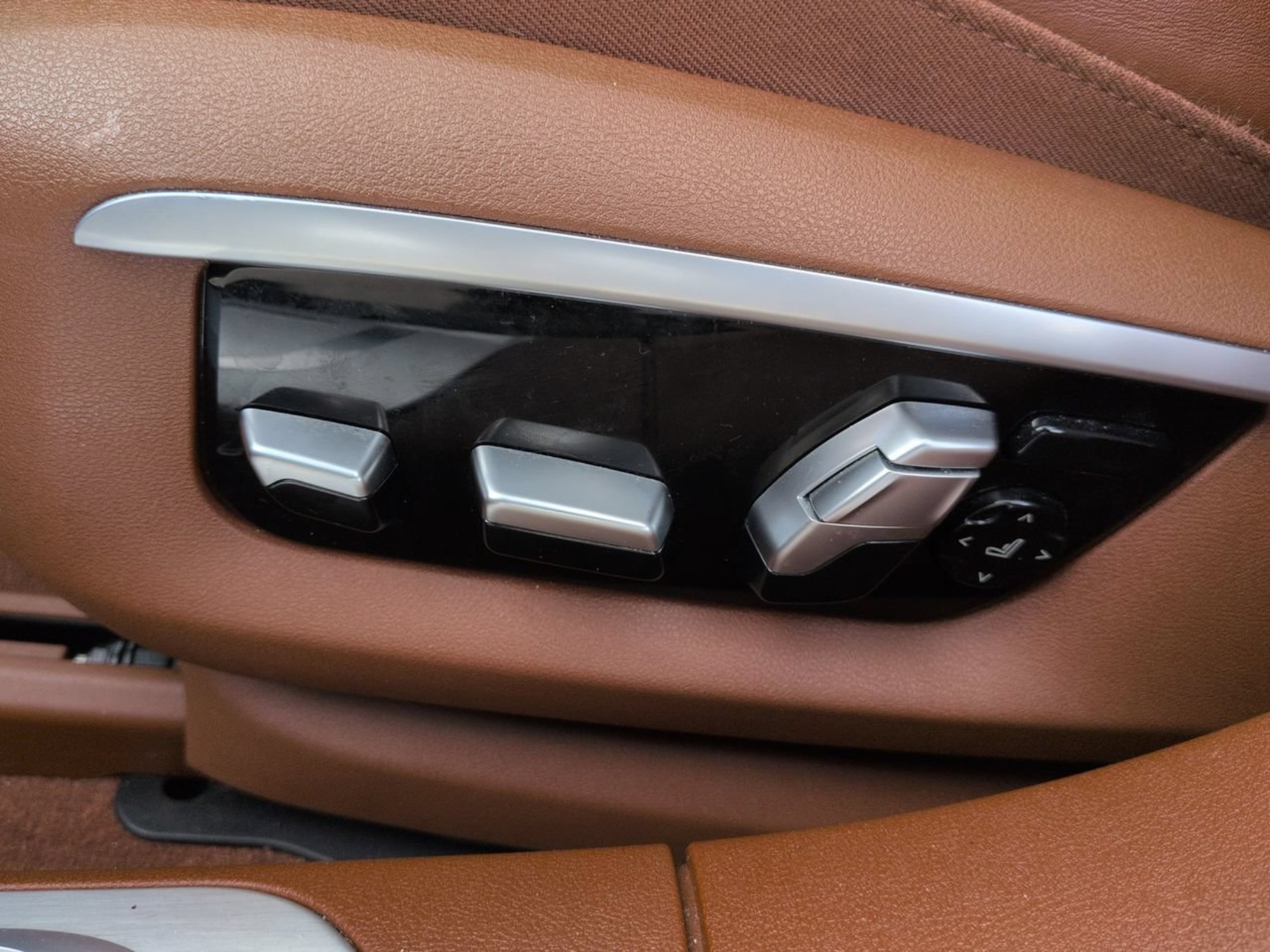 Used 2021 Black Sapphire Metallic BMW 750i xDrive image 18