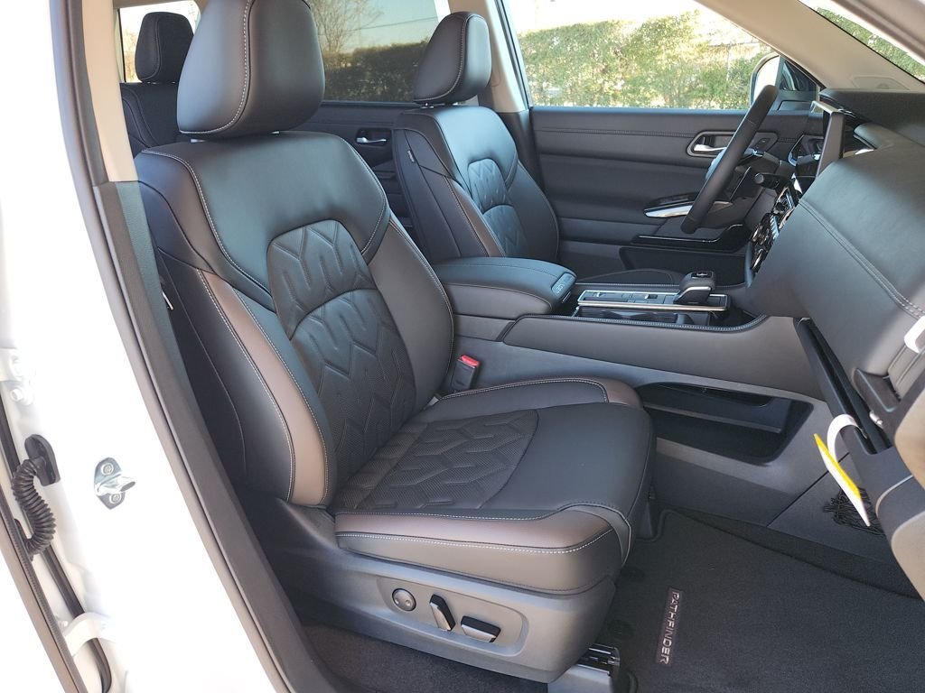 New 2026 Everest White Pearl TriCoat Nissan Platinum image 13