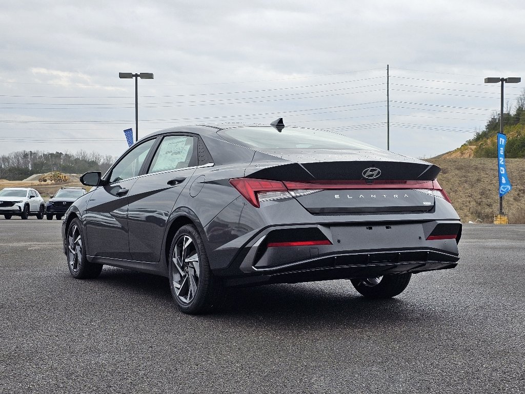 2024 Hyundai Elantra SEL - Photo 4