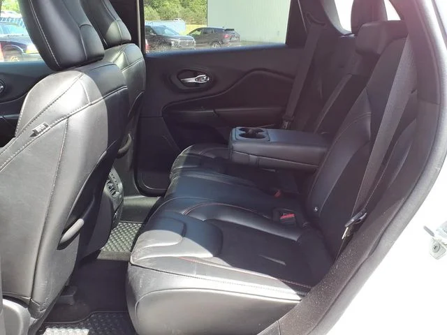 Used 2019 White Jeep Trailhawk image 4