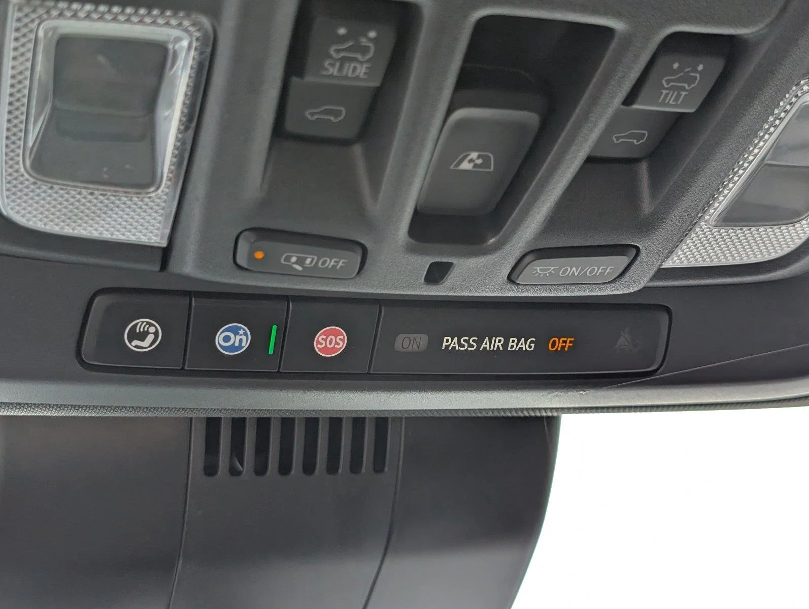 Used 2025 Summit White GMC AT4 image 19