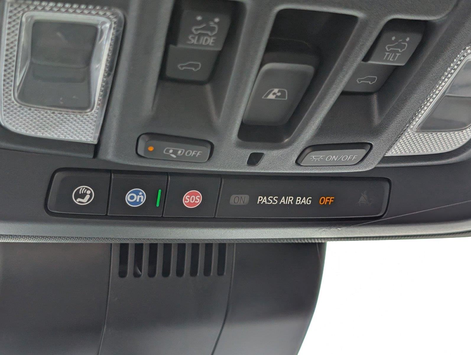 Used 2025 Summit White GMC AT4 image 19