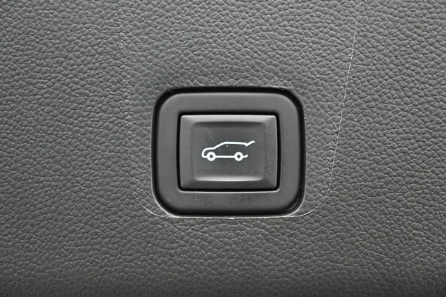 Used 2021 CAJUN RED TINTCOAT Chevrolet High Country image 24