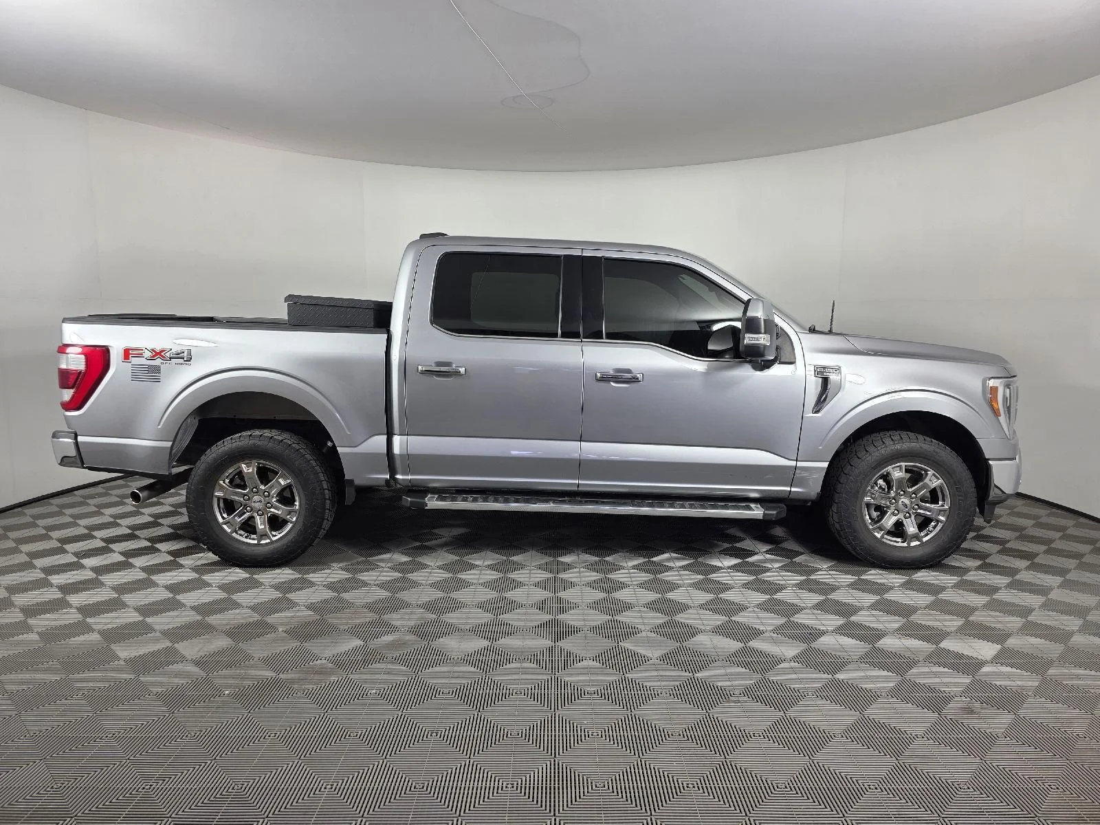 Used 2022  Ford LARIAT image 10