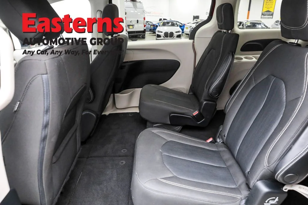 Used 2020 Red Chrysler LX image 21