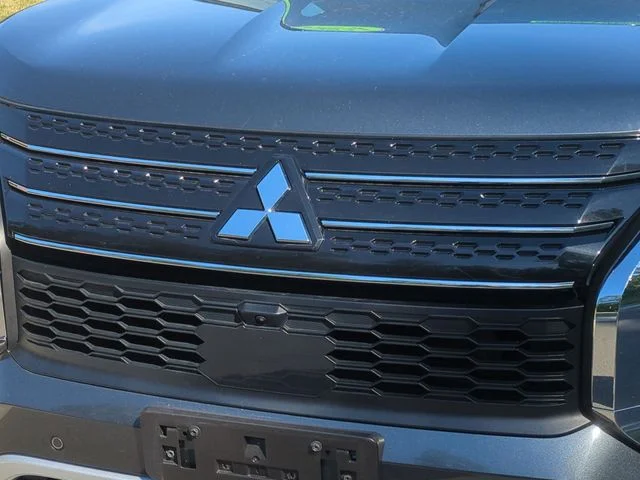 Used 2024  Mitsubishi SE Black Edition image 24