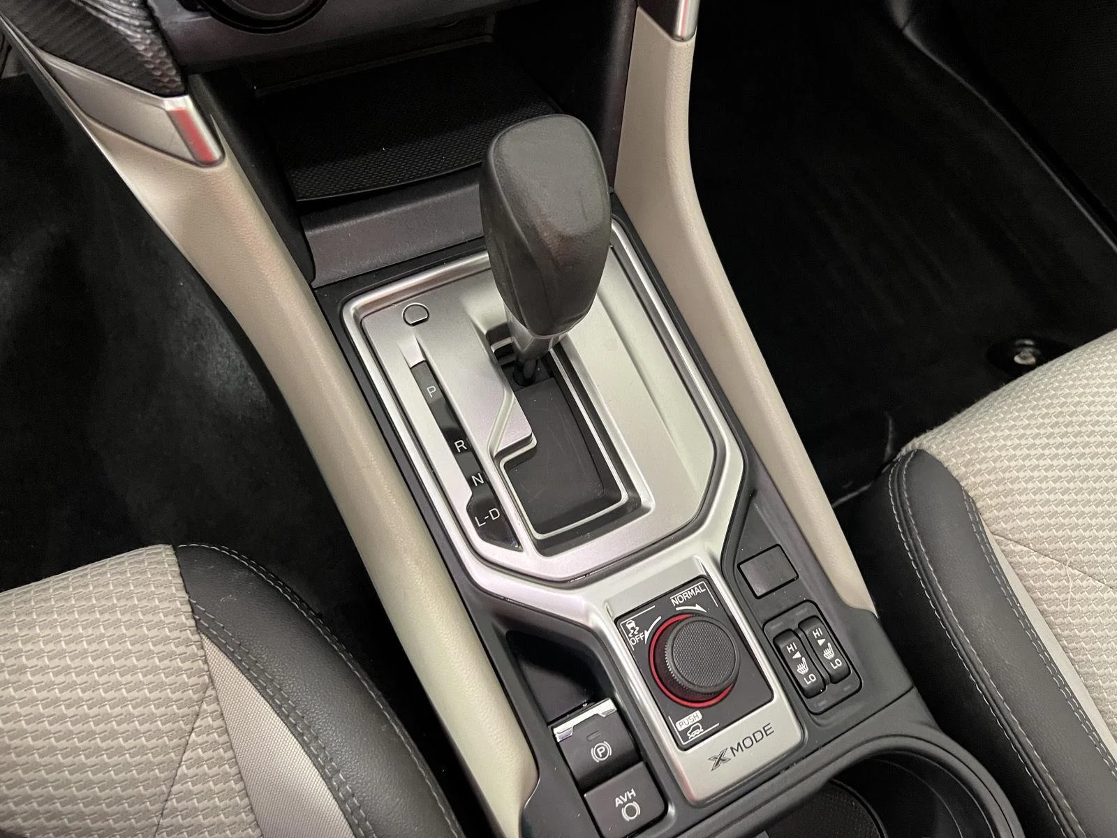 Used 2019 Crystal White Pearl Subaru Premium image 10